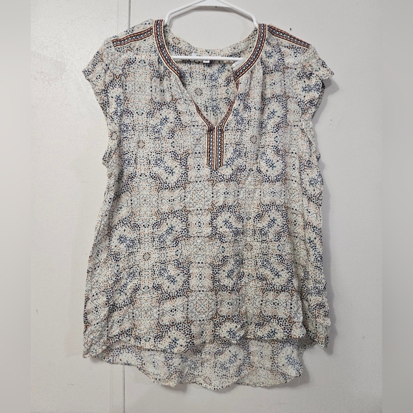 DR2 Dot Print Cap Sleeve V Neck Blouse! - Picture 1 of 5